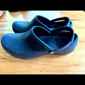 Womens crocs size 10